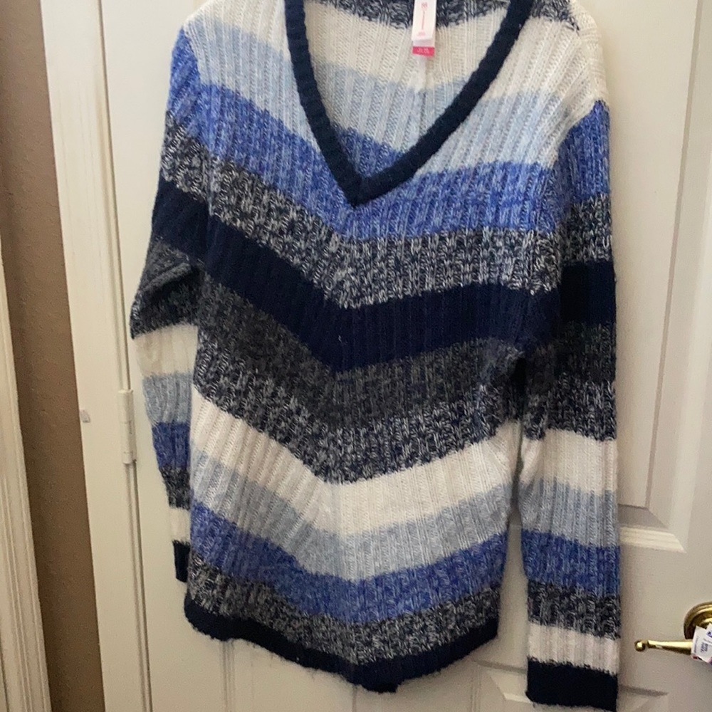 FINAL MARKDOWN Junior no boundaries sweater xl